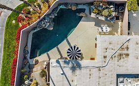 Private Pool & Mountain Views!